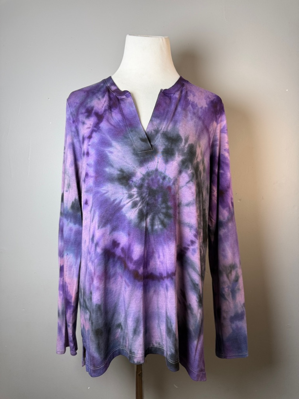 Tie-Dye Long Sleeve V-Neck Top - Purple